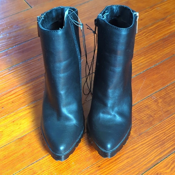 Women's Mossimo Black Ankle Heeled Boots Size 8 NWT - Picture 2 of 4